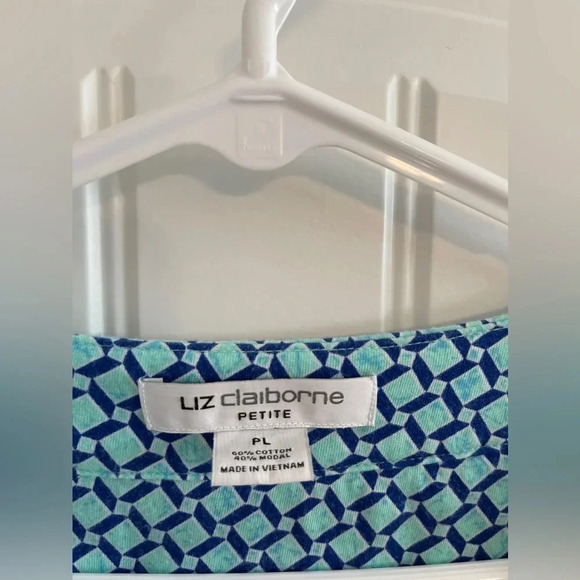 Liz Claiborne Women’s Petite Large Geometric Pattern Short Sleeve Blouse - Picture 6 of 9